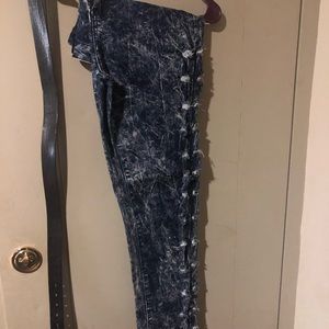 Side slit stretch jeans